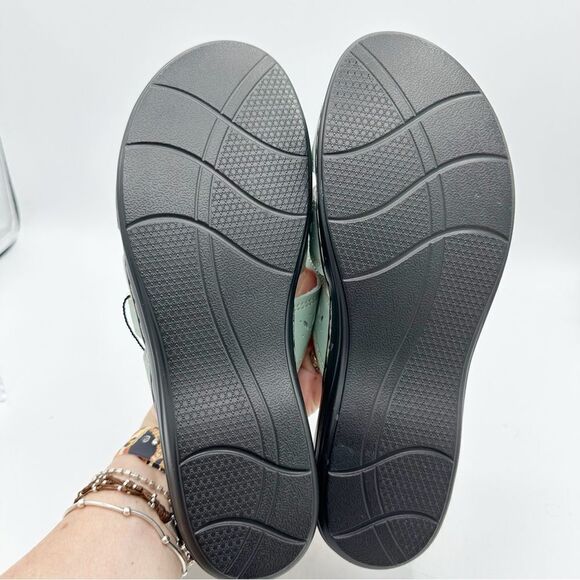 Hueneph Women's Comfort Leather Slides Lightweight Flat Sandals Slip On Casual - Picture 9 of 11